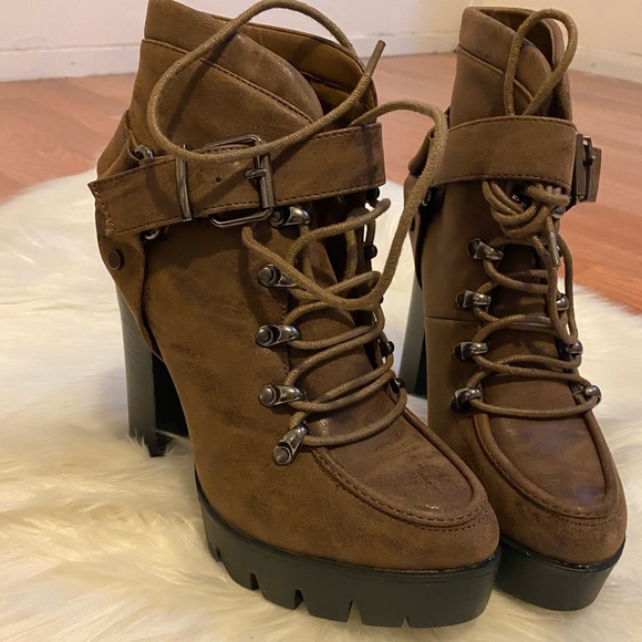 Combat heel boot - Picture 1 of 6